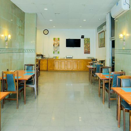 Townhouse Oak Palembang Near Jembatan Ampera Formerly Azzura Hotel Exterior foto