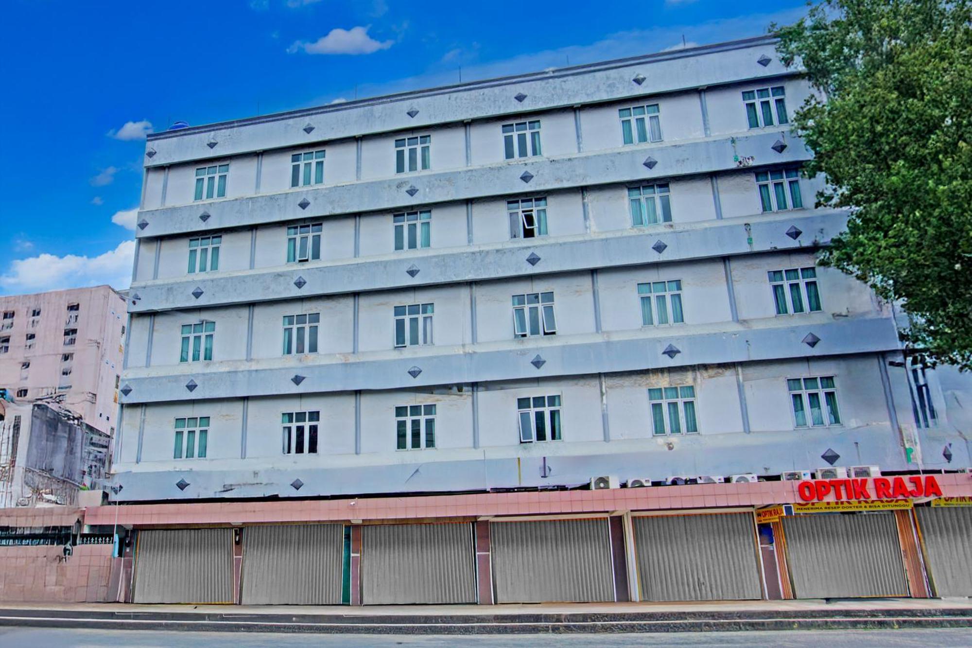 Townhouse Oak Palembang Near Jembatan Ampera Formerly Azzura Hotel Exterior foto