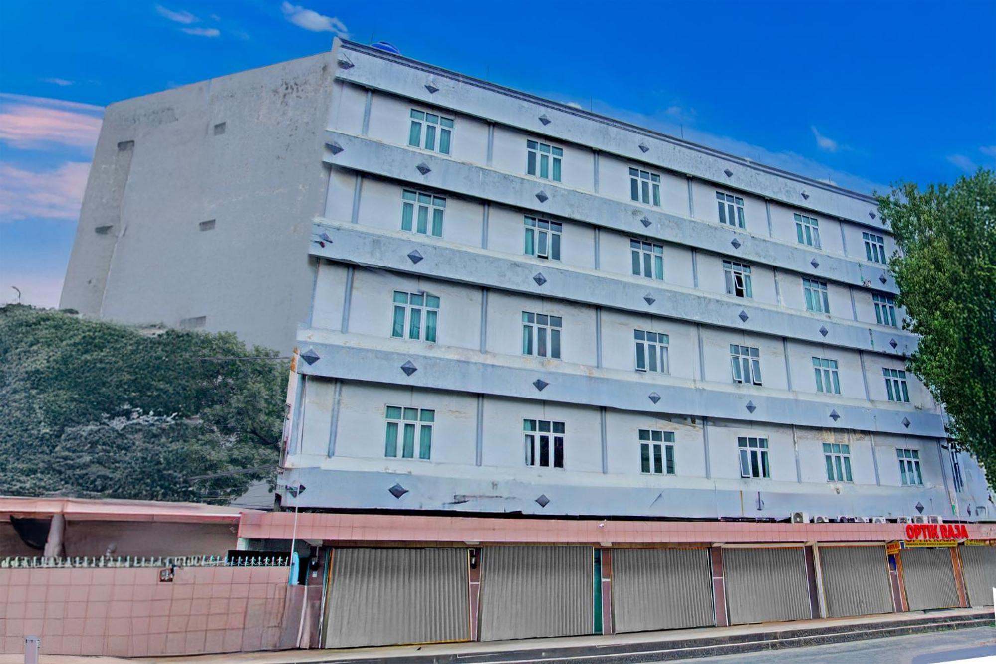 Townhouse Oak Palembang Near Jembatan Ampera Formerly Azzura Hotel Exterior foto