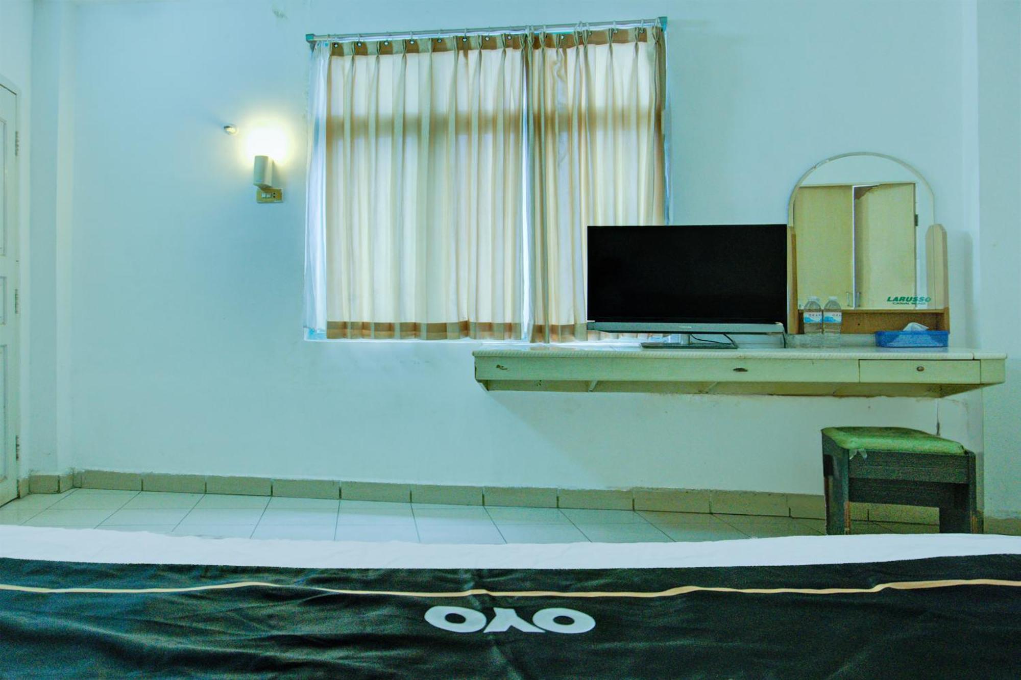 Townhouse Oak Palembang Near Jembatan Ampera Formerly Azzura Hotel Exterior foto