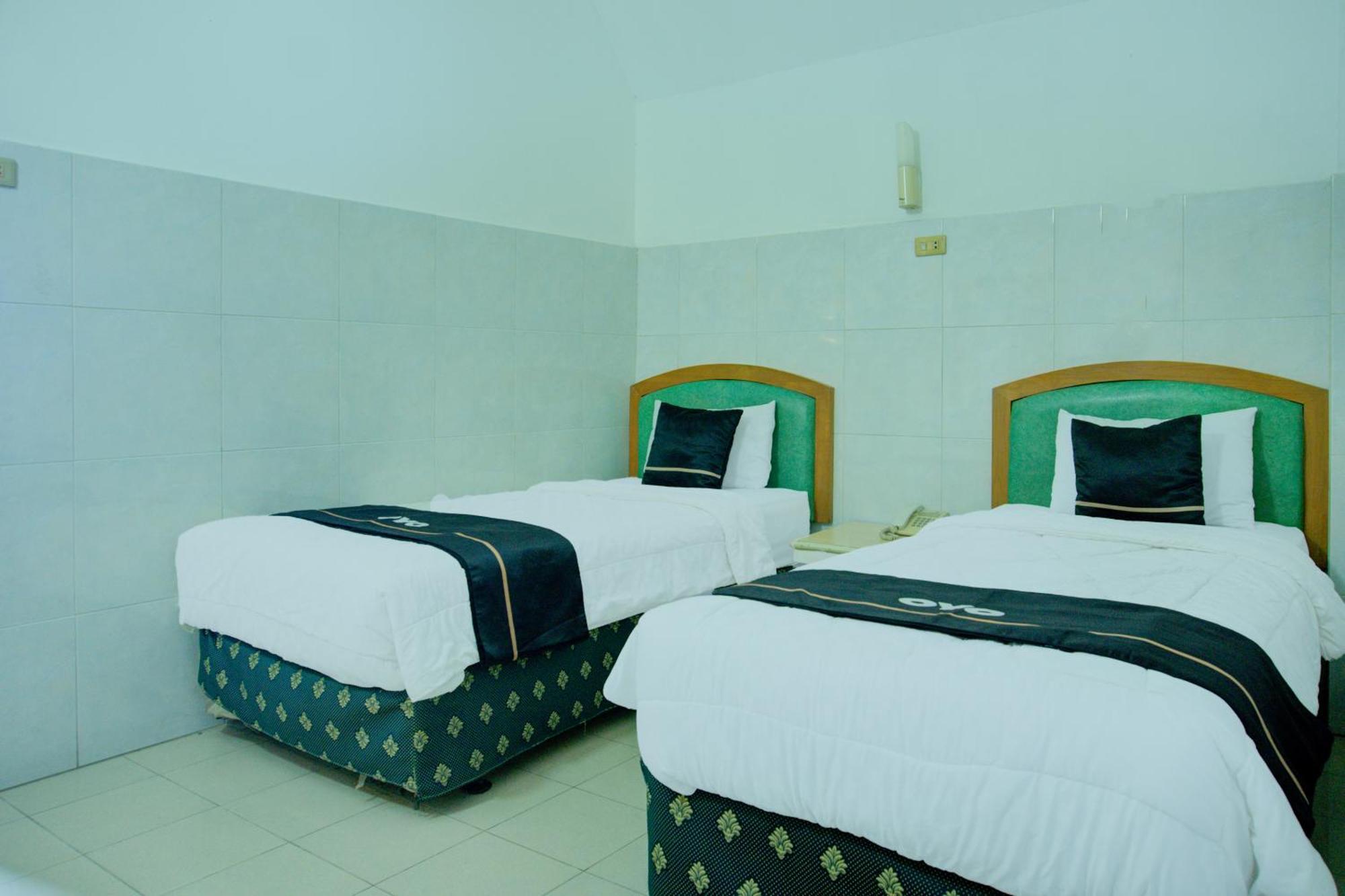 Townhouse Oak Palembang Near Jembatan Ampera Formerly Azzura Hotel Exterior foto