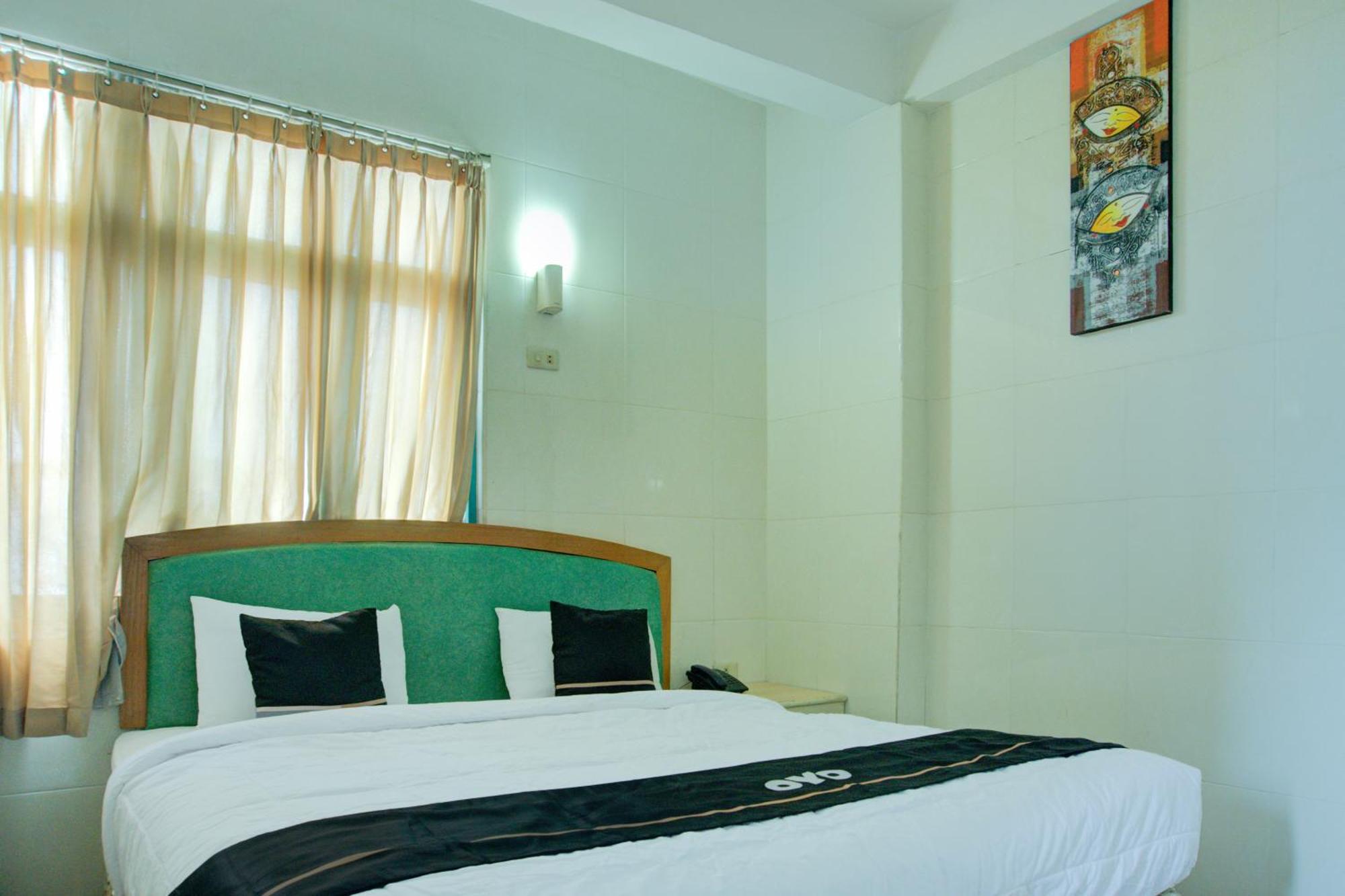 Townhouse Oak Palembang Near Jembatan Ampera Formerly Azzura Hotel Exterior foto