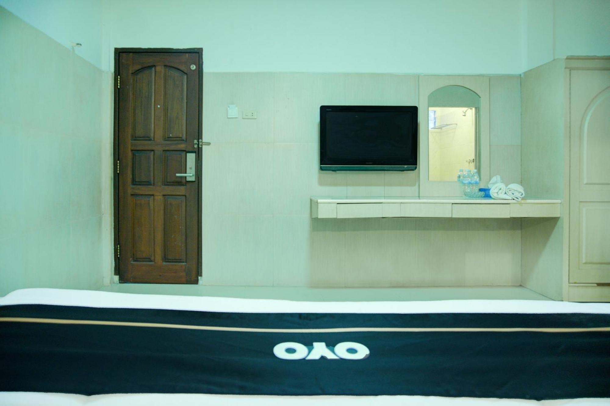 Townhouse Oak Palembang Near Jembatan Ampera Formerly Azzura Hotel Exterior foto