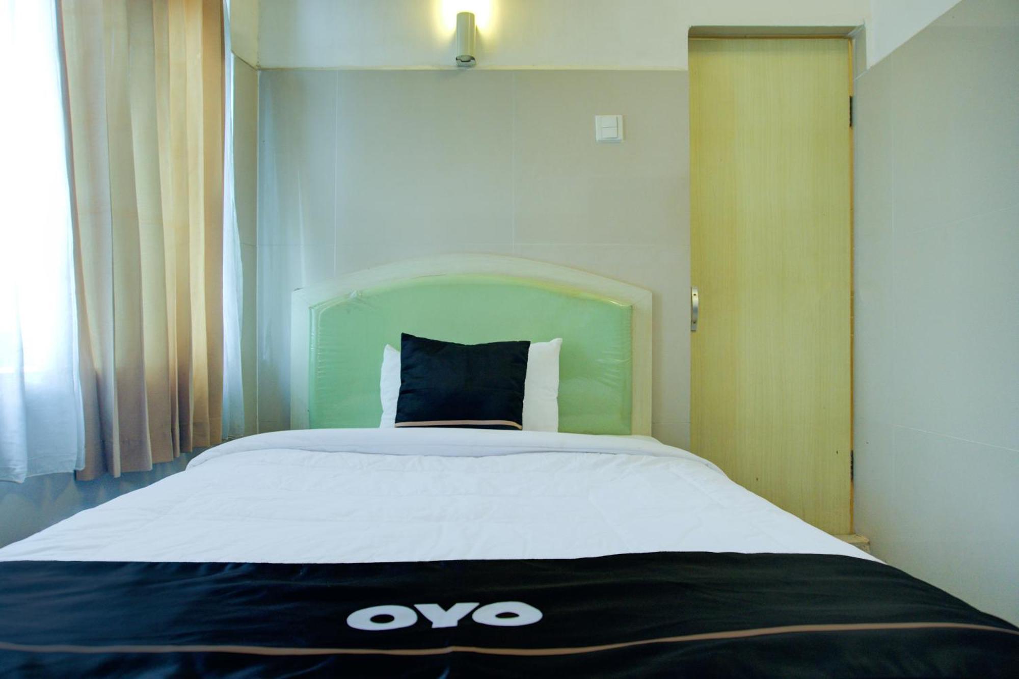 Townhouse Oak Palembang Near Jembatan Ampera Formerly Azzura Hotel Exterior foto