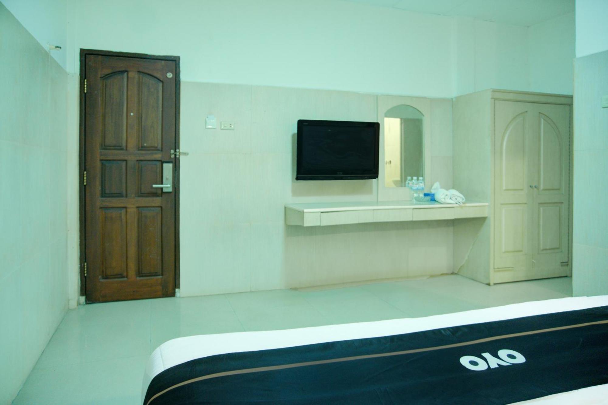 Townhouse Oak Palembang Near Jembatan Ampera Formerly Azzura Hotel Exterior foto
